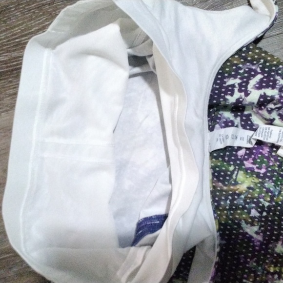 EUC: LULULEMON, AMALA TANK; FLORAL, MULTI-WHITE, SZ.4. SEP. LISTING-MATCH SHORTS - Picture 9 of 9